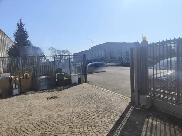 locale commerciale in affitto ad Inzago