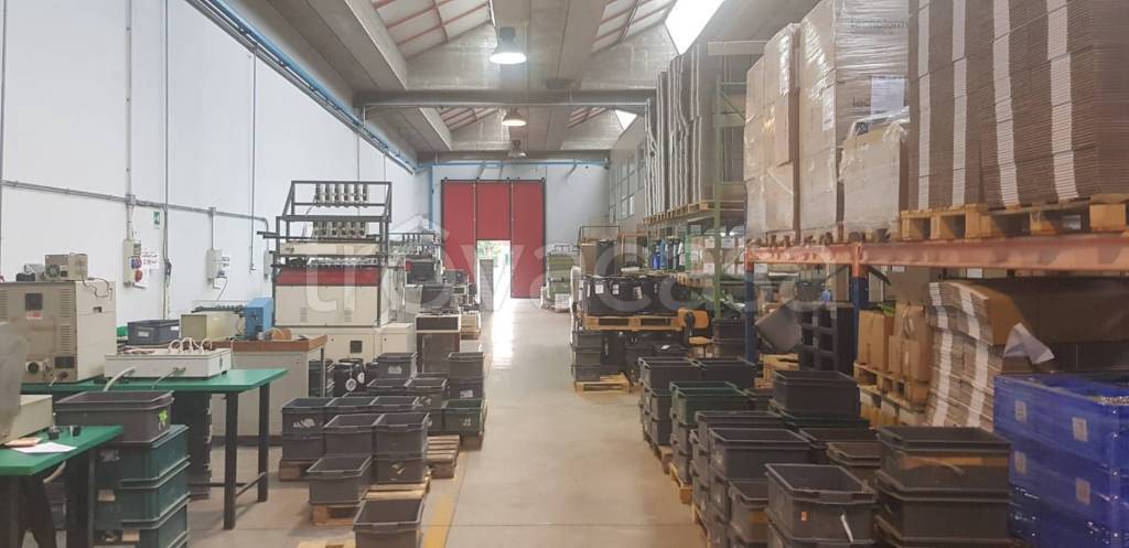 locale commerciale in affitto ad Inzago