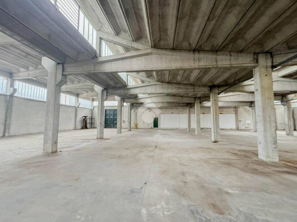 locale commerciale in affitto ad Inzago