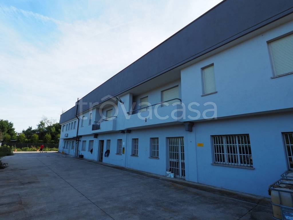 locale commerciale in affitto ad Inzago