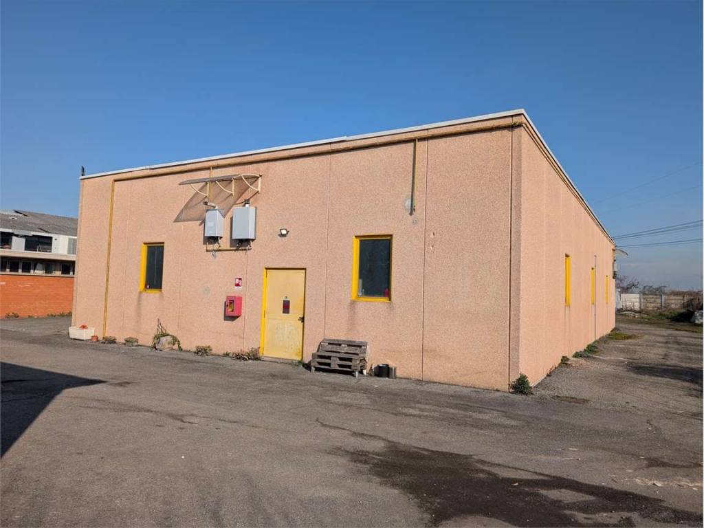 locale commerciale in affitto ad Inzago