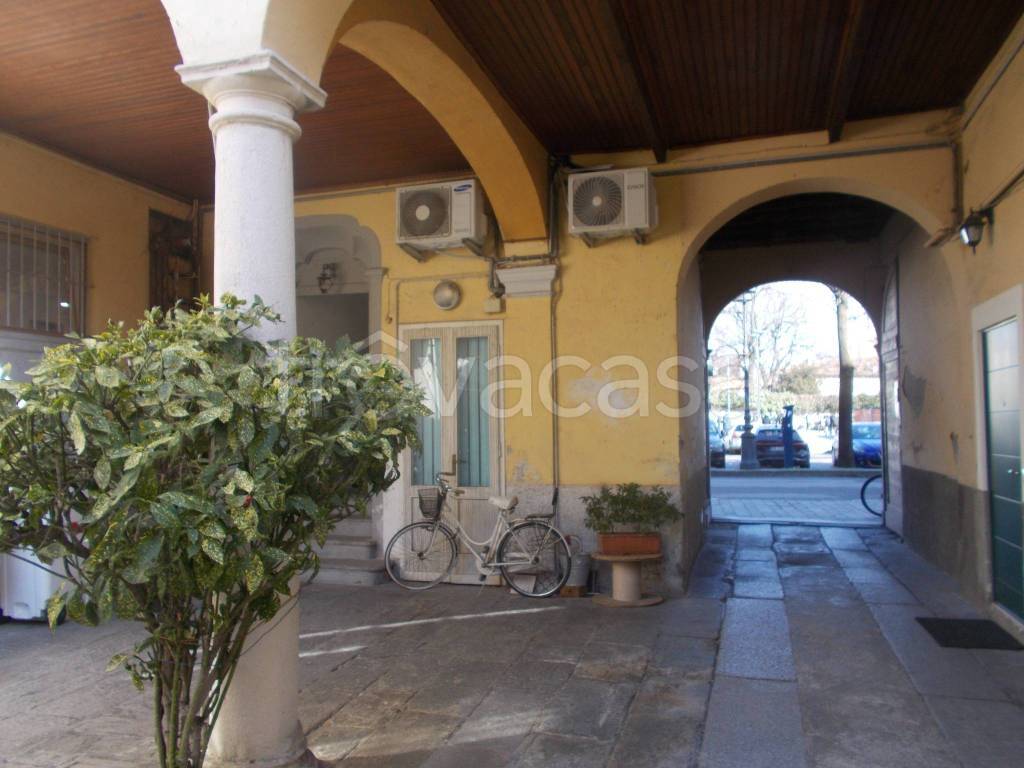 negozio in affitto ad Inzago