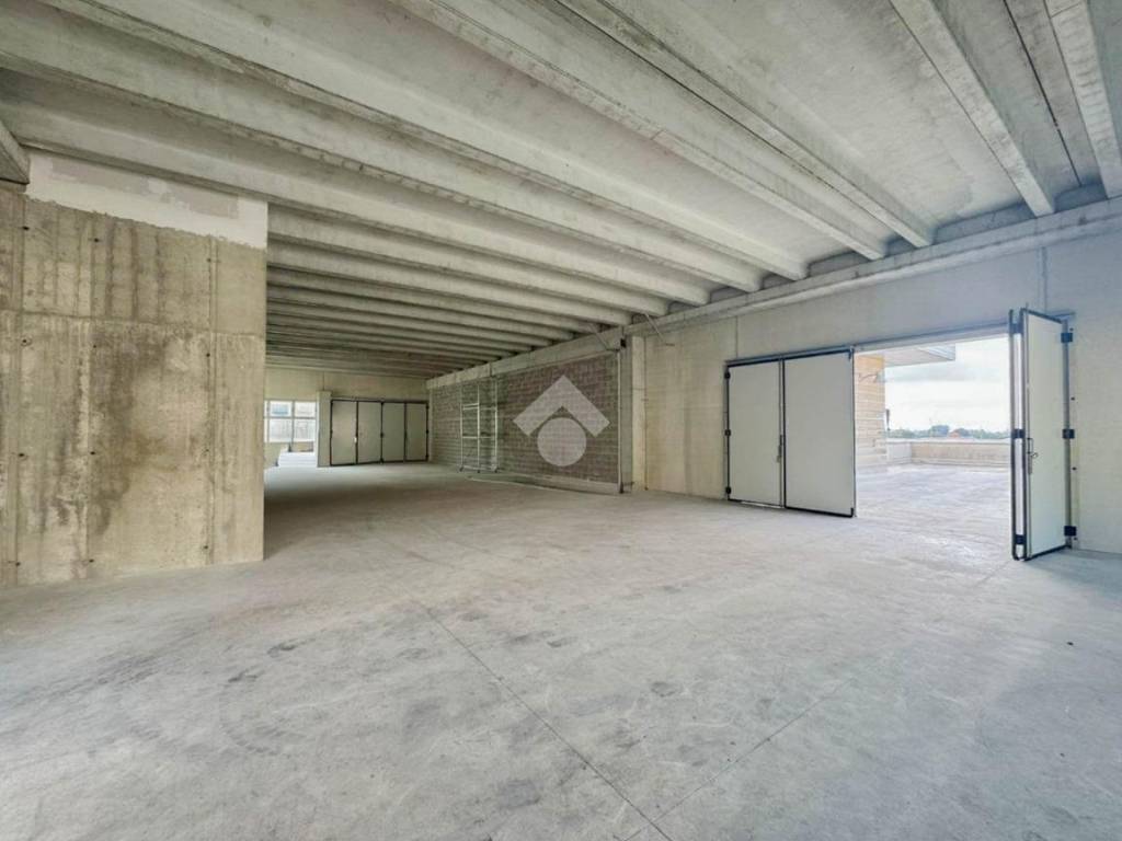 locale commerciale in affitto ad Inzago