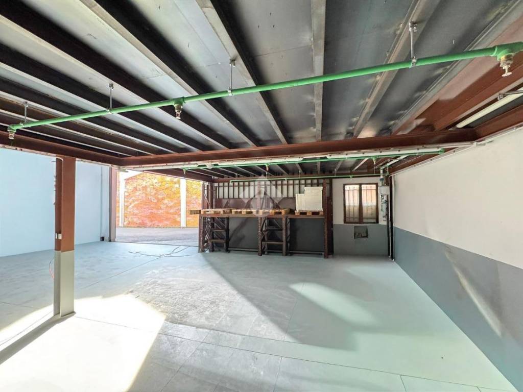 locale commerciale in affitto ad Inzago