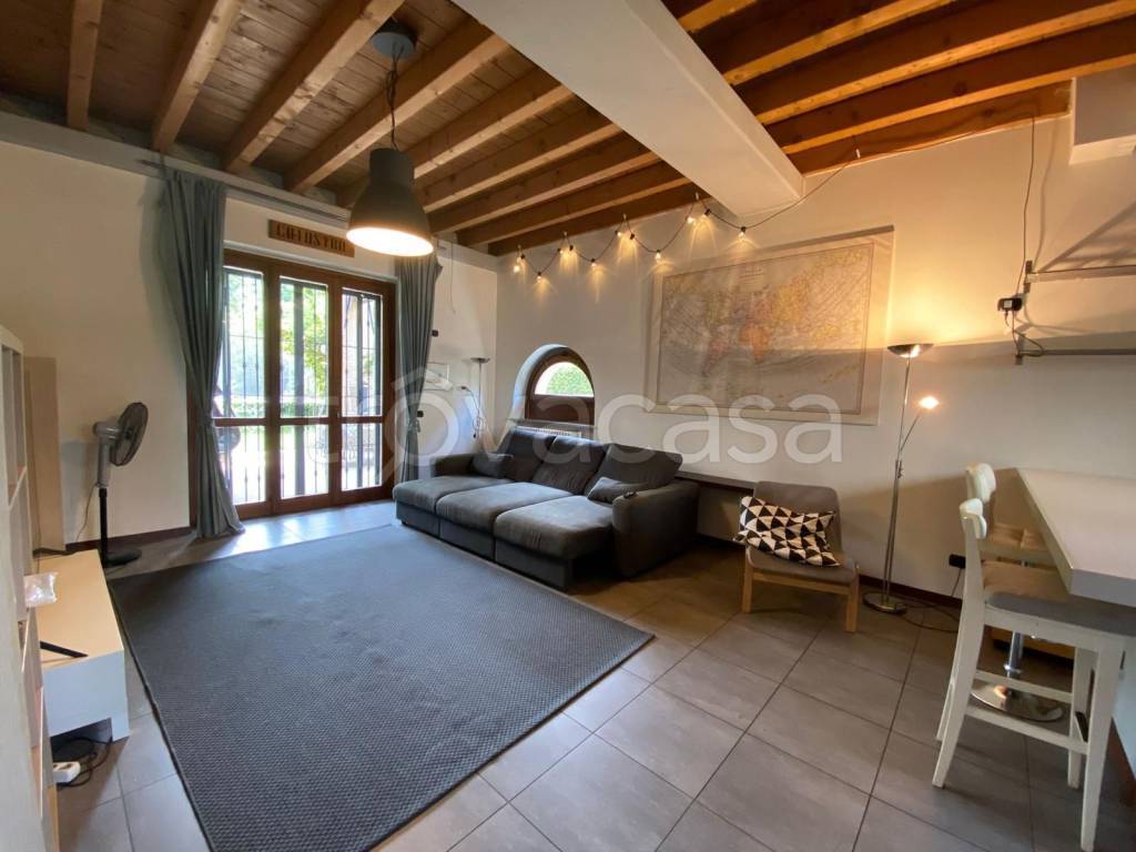 casa indipendente in affitto a Lacchiarella