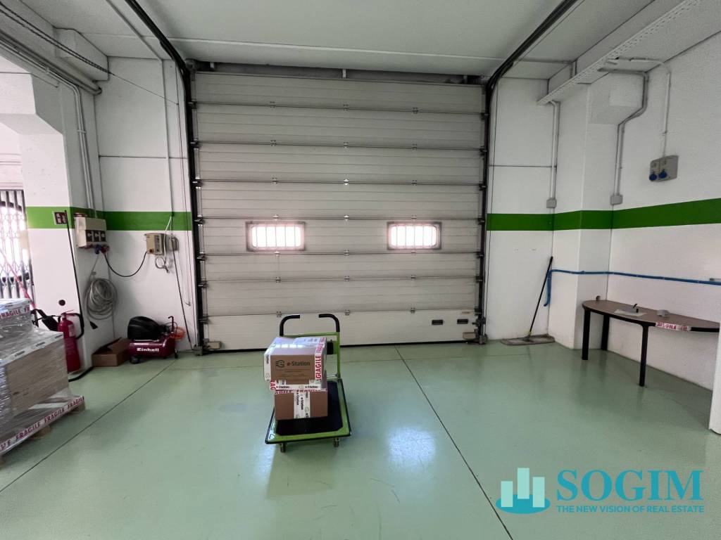 locale commerciale in affitto a Lacchiarella