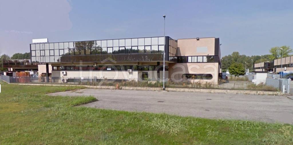 locale commerciale in affitto a Lacchiarella