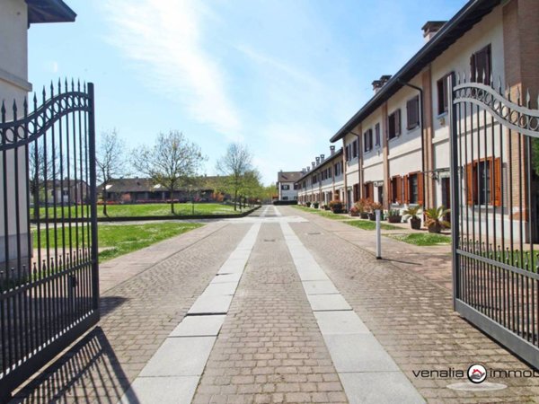 appartamento in affitto a Lacchiarella in zona Casirate Olona
