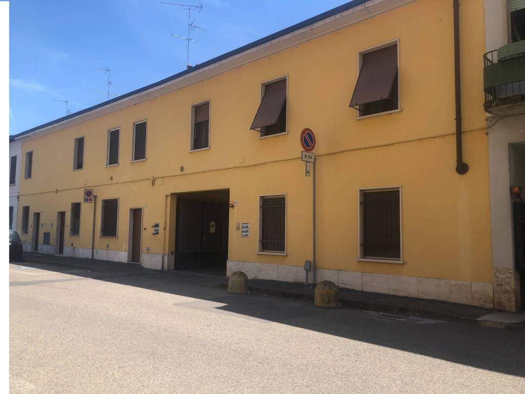 appartamento in affitto a Lacchiarella in zona Mettone