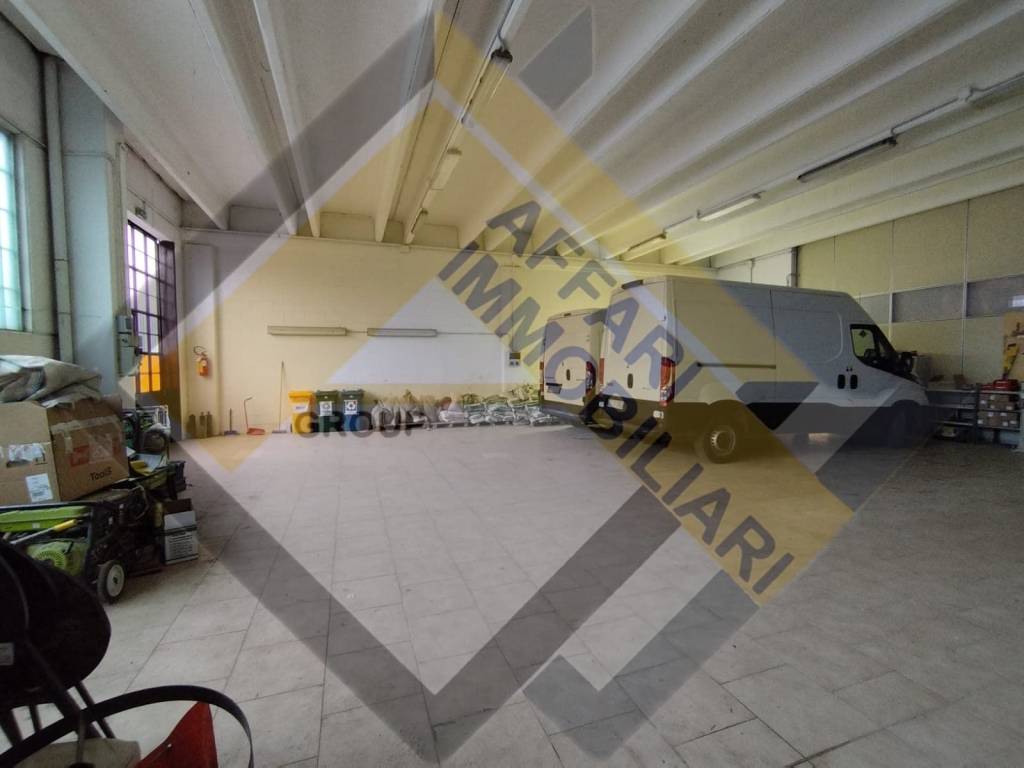 locale commerciale in affitto a Lainate