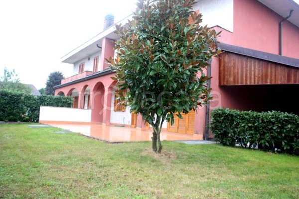 casa indipendente in affitto a Lainate