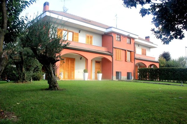 casa indipendente in affitto a Lainate