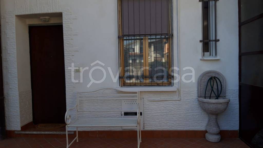 appartamento in affitto a Lainate in zona Barbaiana