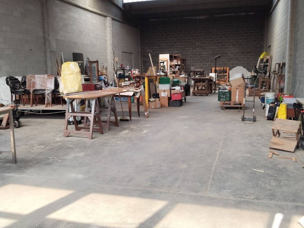 locale commerciale in affitto a Lainate