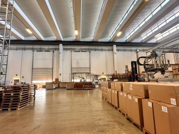 locale commerciale in affitto a Lainate