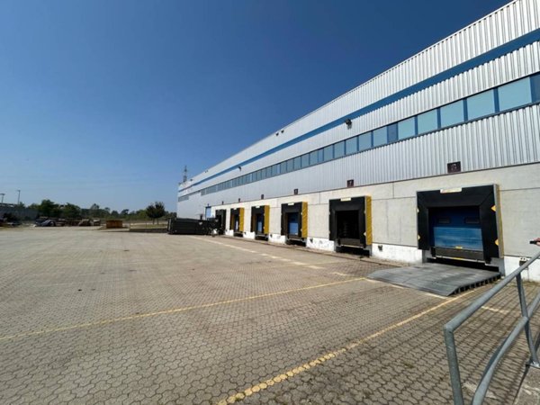 locale commerciale in affitto a Lainate
