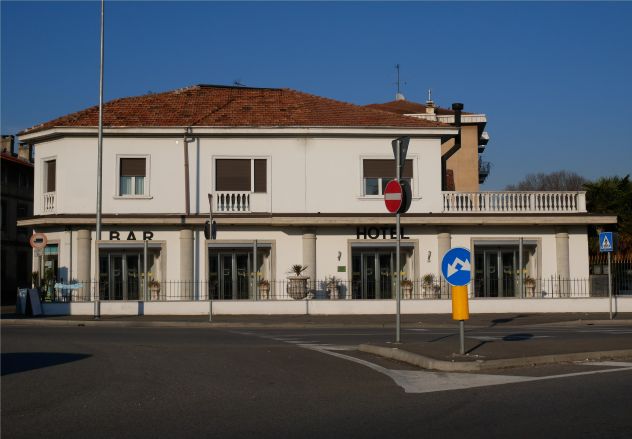 locale commerciale in affitto a Lainate