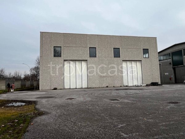locale commerciale in affitto a Lainate