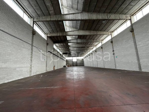 locale commerciale in affitto a Lainate