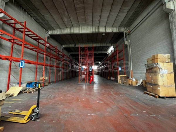 locale commerciale in affitto a Lainate
