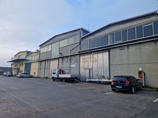 capannone in affitto a Lainate