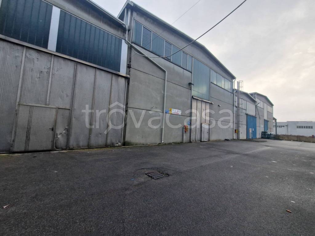 locale commerciale in affitto a Lainate