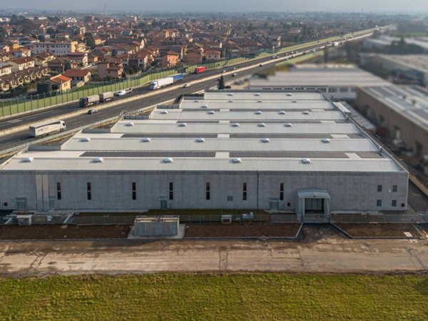 locale commerciale in affitto a Lainate
