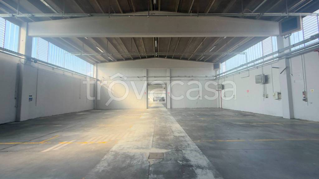 locale commerciale in affitto a Lainate