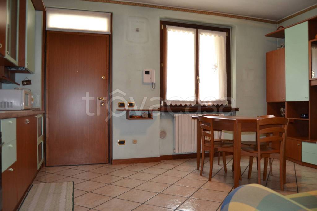 appartamento in affitto a Lainate in zona Barbaiana