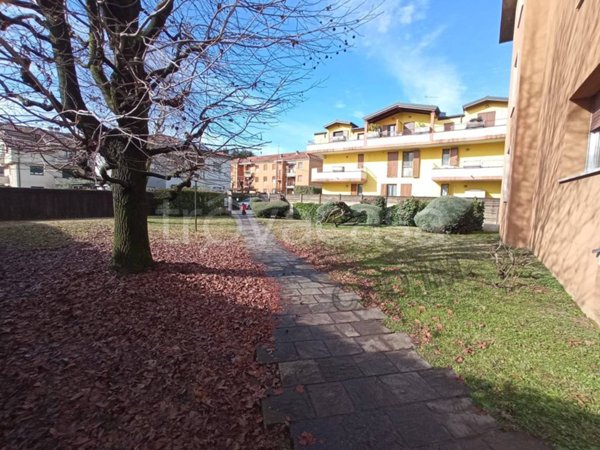 appartamento in affitto a Lainate in zona Barbaiana