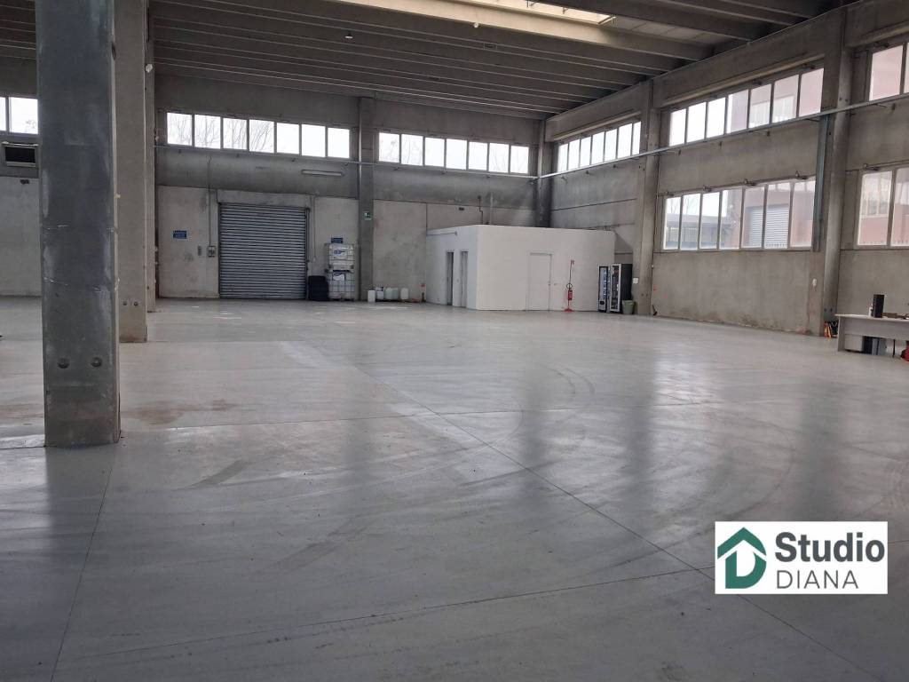 locale commerciale in affitto a Lainate