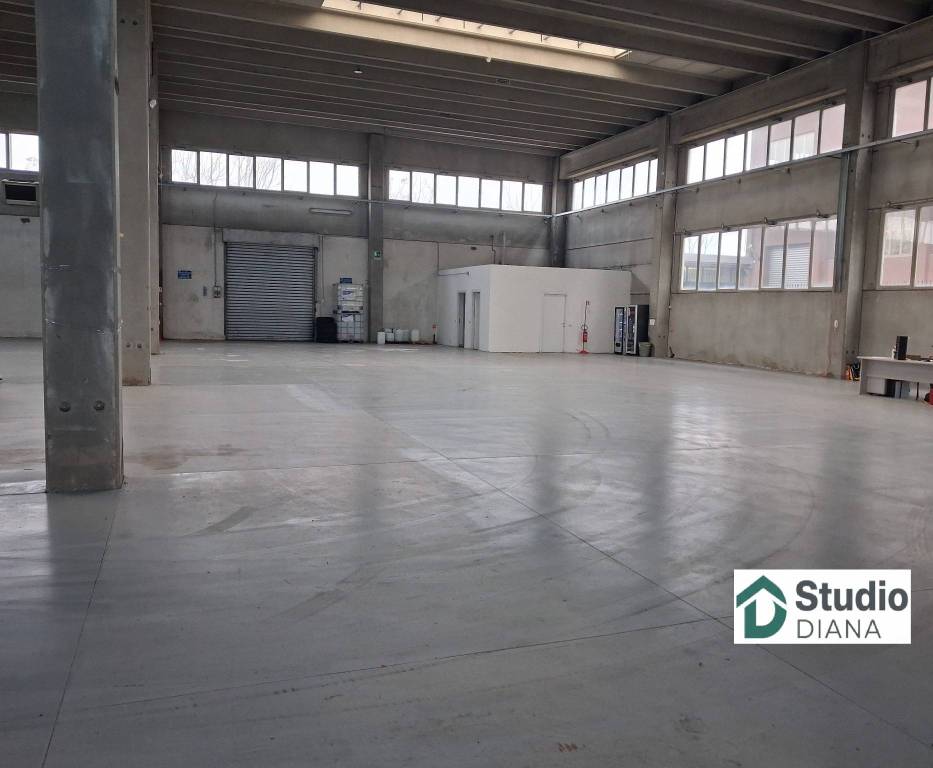 locale commerciale in affitto a Lainate