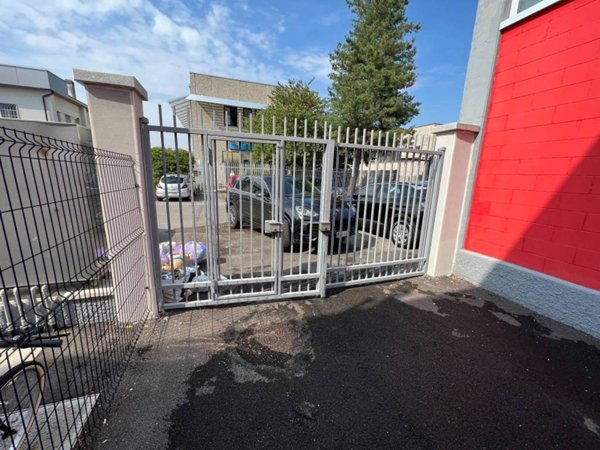 locale commerciale in affitto a Lainate