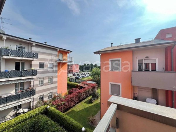 appartamento in affitto a Lainate in zona Barbaiana