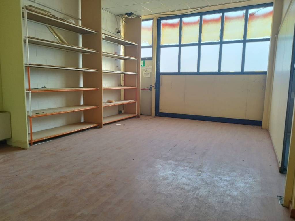 locale commerciale in affitto a Lainate