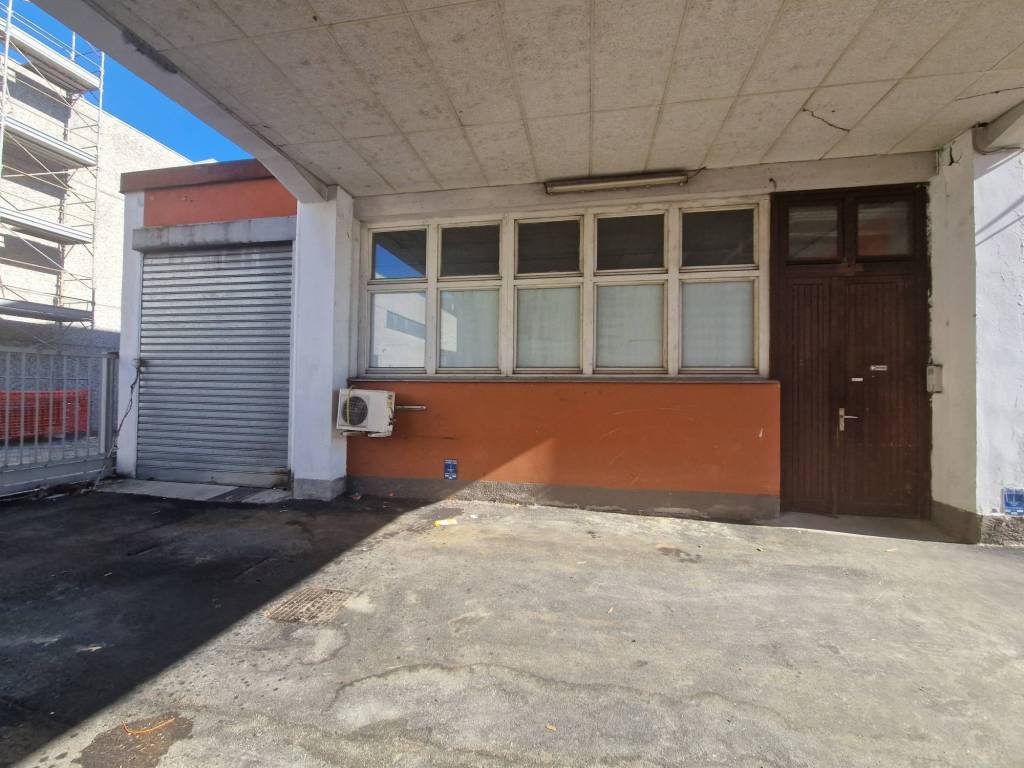 locale commerciale in affitto a Lainate