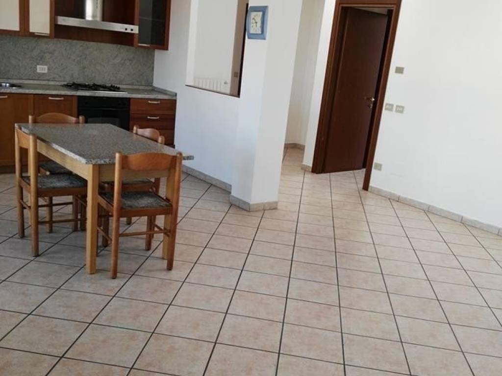 appartamento in affitto a Lainate in zona Barbaiana