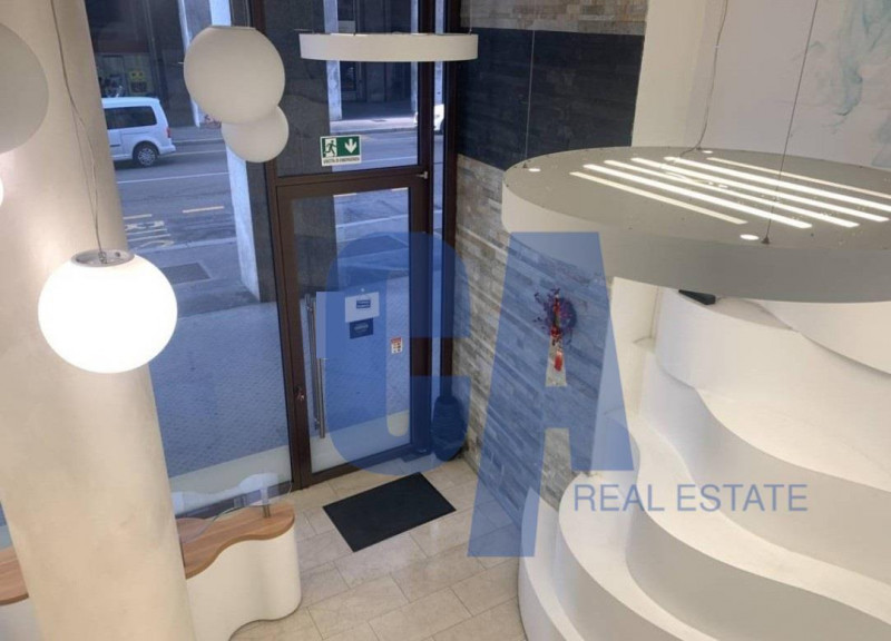 locale commerciale in affitto a Lainate