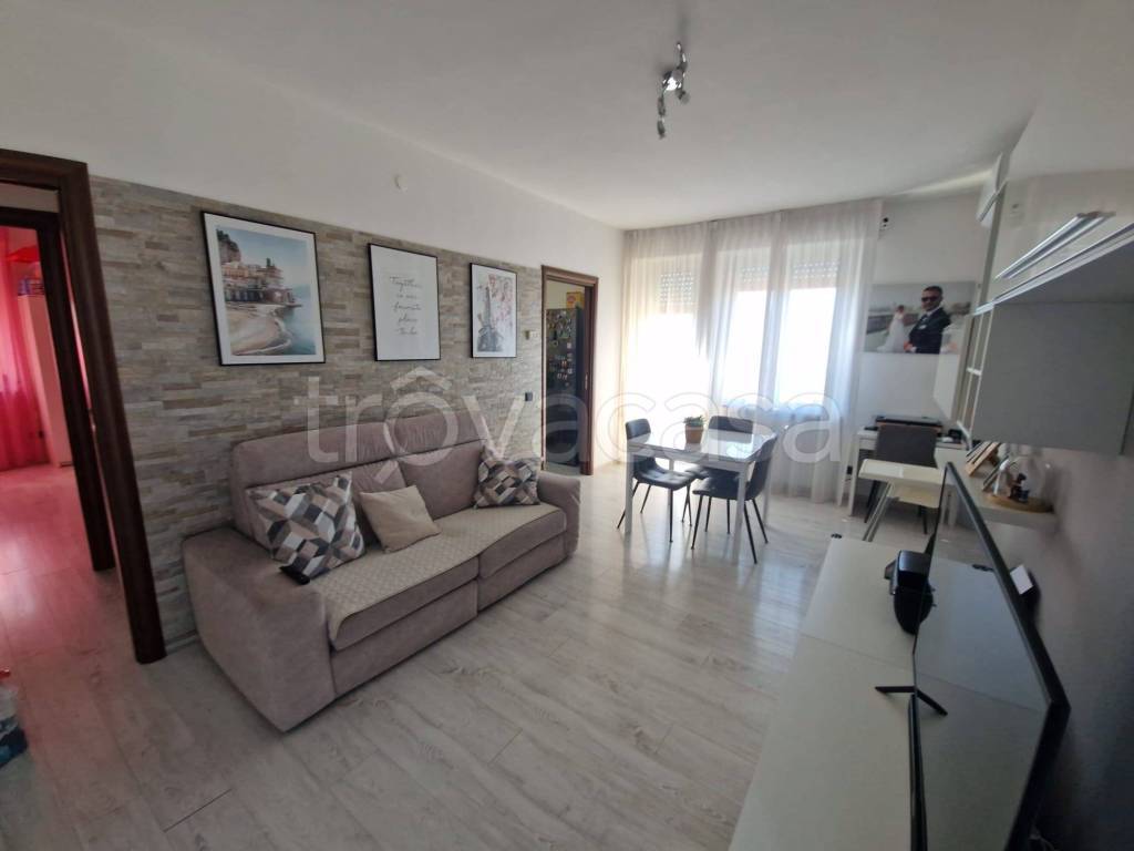 appartamento in affitto a Lainate in zona Barbaiana