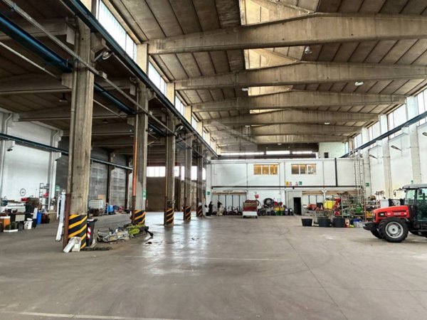 locale commerciale in affitto a Lainate