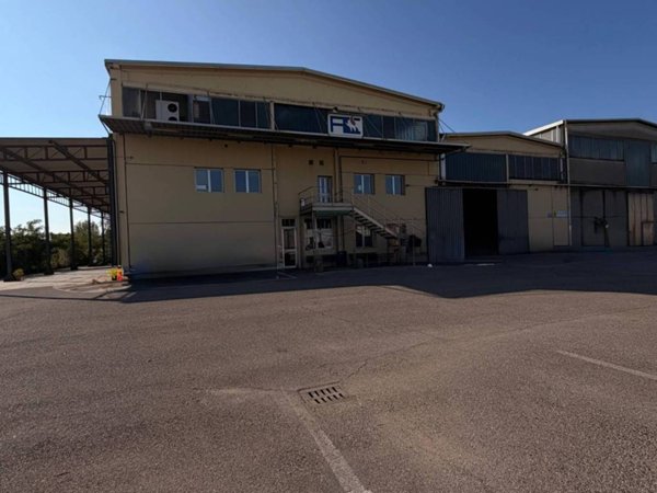 locale commerciale in affitto a Lainate