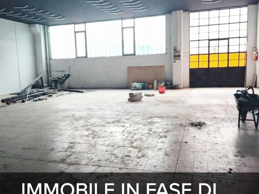 locale commerciale in affitto a Lainate in zona Barbaiana