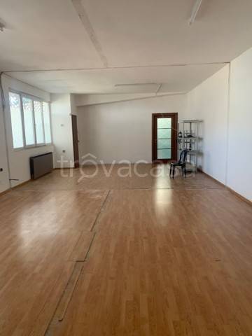 negozio in affitto a Legnano