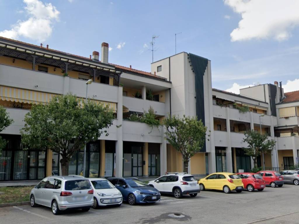 negozio in affitto a Legnano