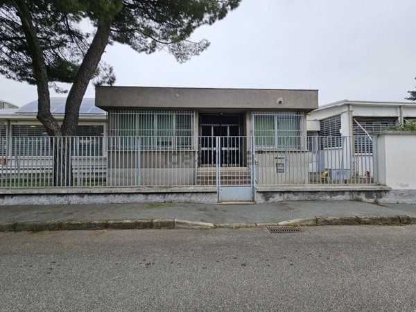 capannone in affitto a Legnano