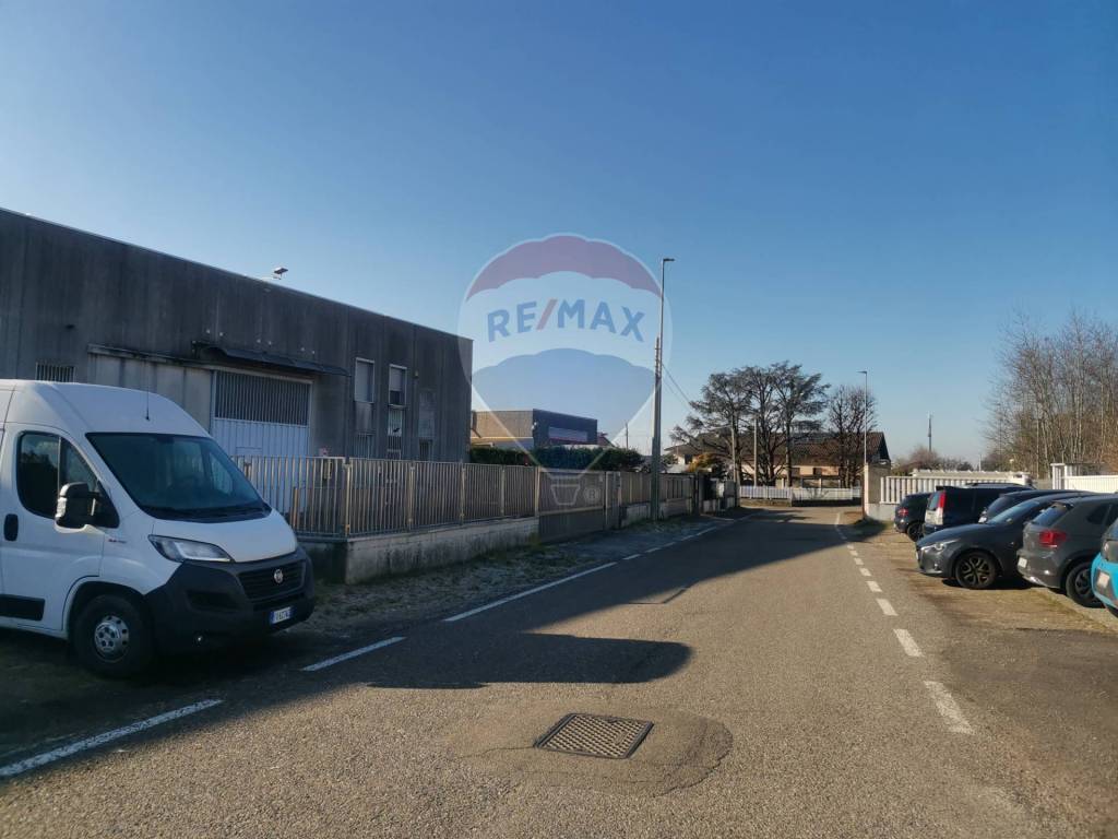 locale commerciale in affitto a Legnano
