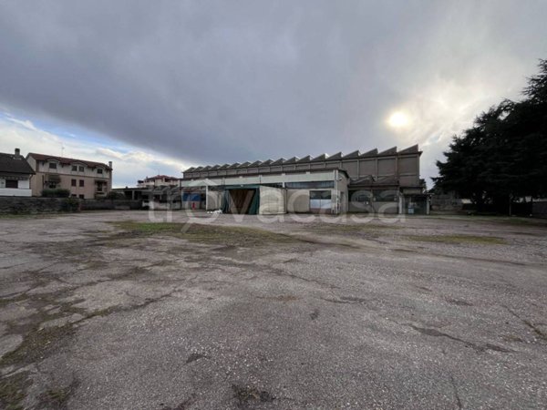 capannone in affitto a Legnano