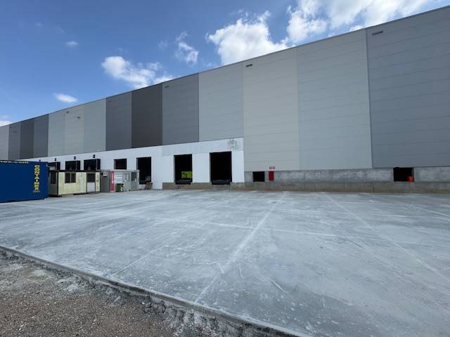 locale commerciale in affitto a Legnano