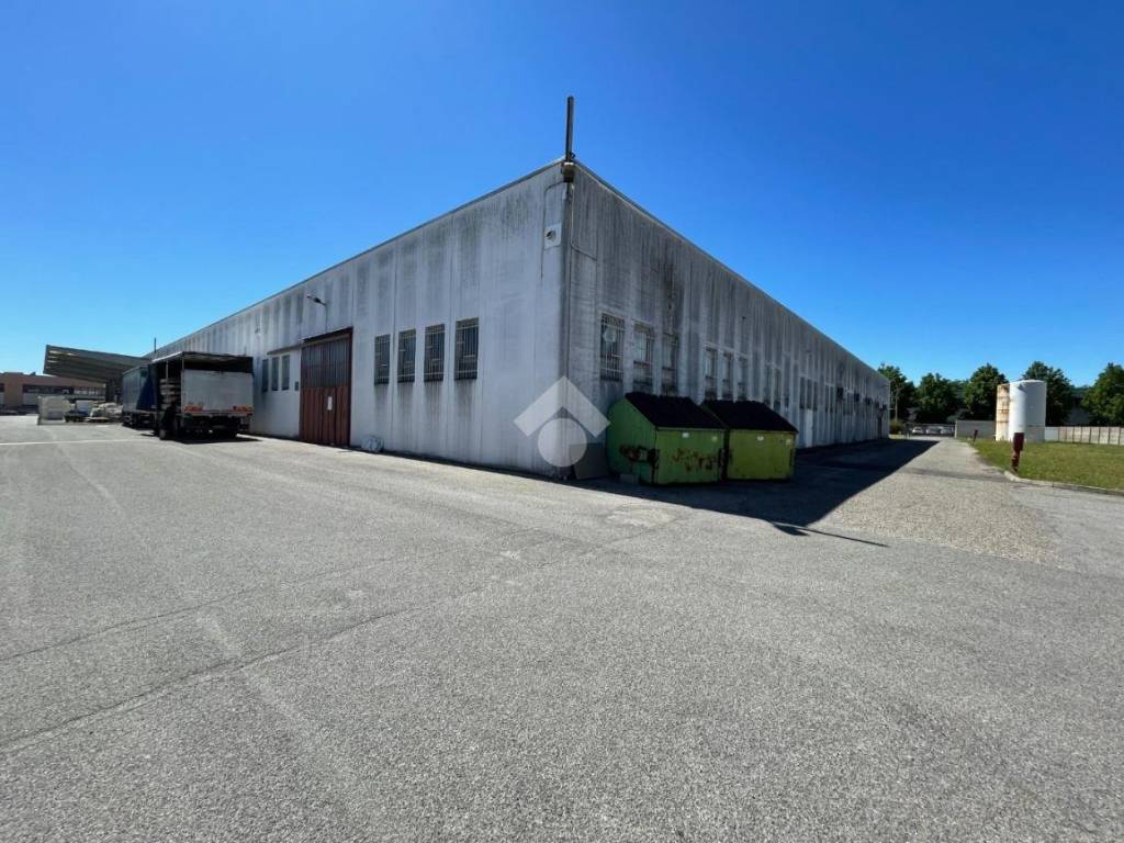locale commerciale in affitto a Legnano