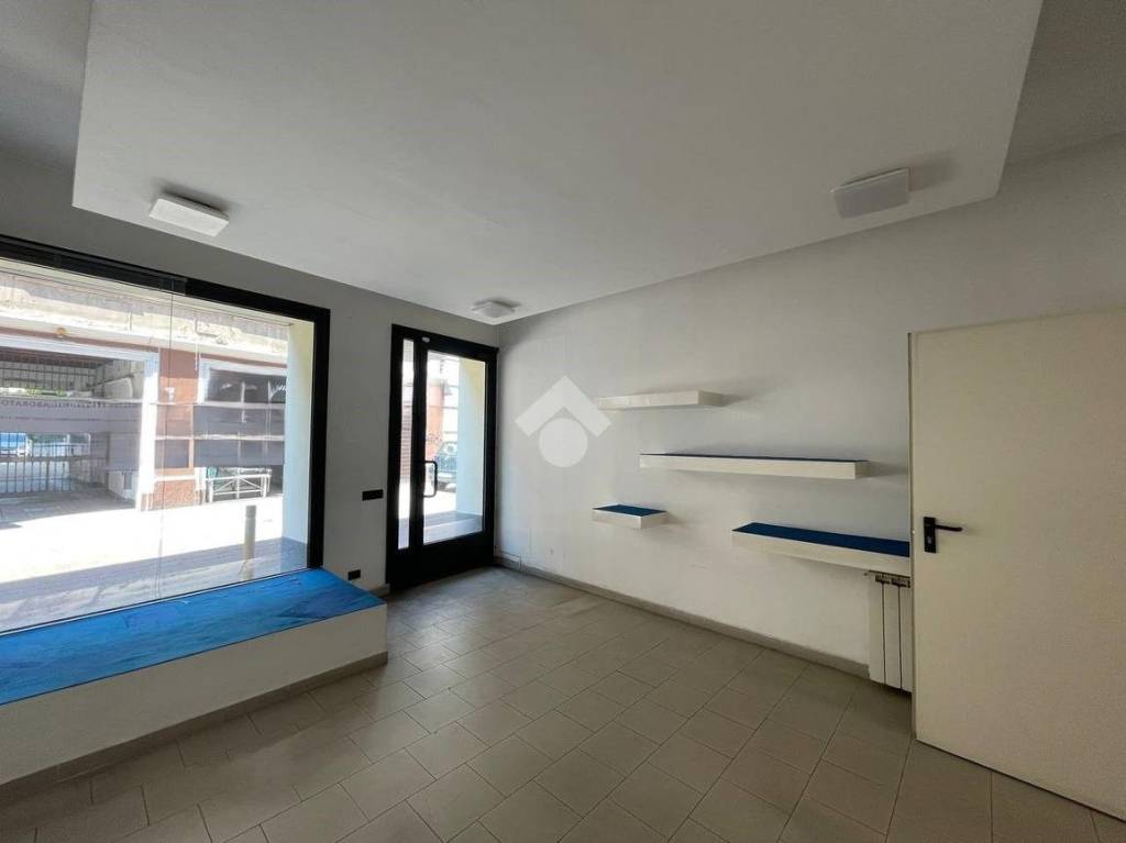 negozio in affitto a Legnano